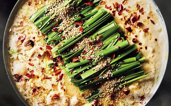 博多もつ鍋  味噌味（4～5人前）ちゃんぽん麺付き＜株式会社和楽corporation＞那珂川市 鍋 もつ鍋 味噌味 [GDV006]