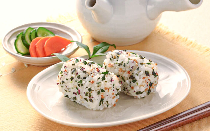 【年内発送】八女茶ふりかけ 10袋（10袋×10 計100個）＜株式会社E2C＞那珂川市 飲料 お茶 茶 [GEO010]