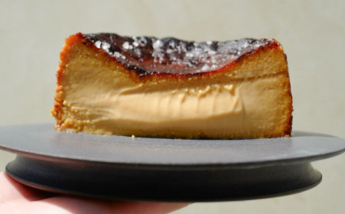 塩キャラメル バスク チーズケーキ＜株式会社tagsta＞那珂川市 洋菓子 スイーツ ケーキ [GEQ003]