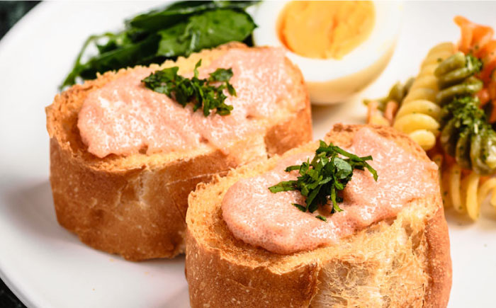 【訳あり】辛子明太子 小切1kg（100g×10p）＜株式会社MEAT PLUS＞那珂川市 切れ子 肉 牛肉 黒毛和牛 [GBW056]