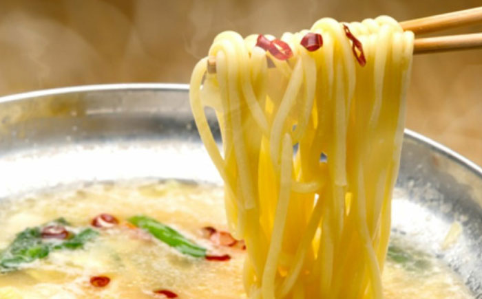 【化粧箱入り】福岡グルメ！！博多牛もつ鍋セット 醤油味 6人前（牛もつ２人前200g×3袋）＜株式会社BeerO’Clock＞那珂川市 [GES024]