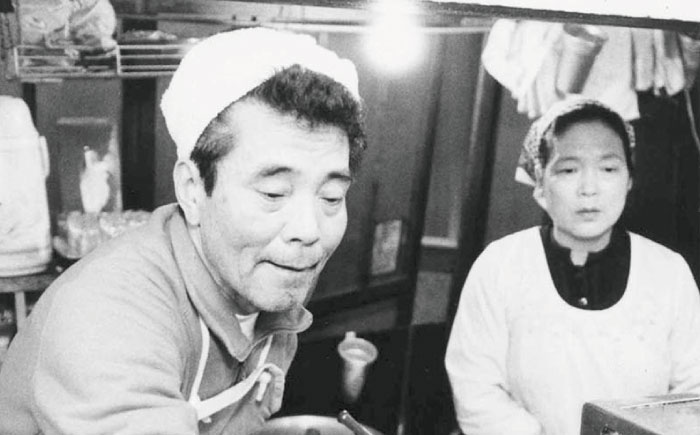 博多屋台「小金ちゃん」とんこつラーメン 16人前（2人前×8袋）＜株式会社フーデリジェンス＞那珂川市 豚骨ラーメン [GBT002]