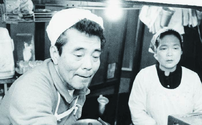 【全12回定期便】博多屋台 小金ちゃん とんこつラーメン 16人前（2人前×8袋）＜株式会社フーデリジェンス＞那珂川市 豚骨ラーメン [GBT008]