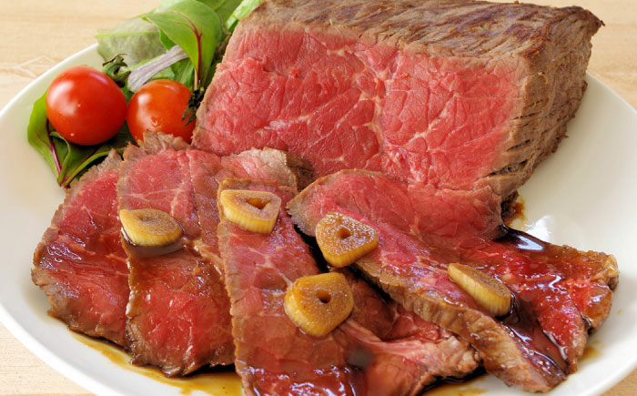 【訳あり】博多和牛モモブロック（ローストビーフ用等）約500g～600g＜株式会社MEAT PLUS＞那珂川市 肉 牛肉 黒毛和牛 [GBW109]