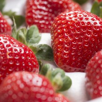 【11月下旬より順次発送】【宇美】フルーツ専門店が選んだ「あまおう苺」ギフト箱(24-30粒)【配送不可地域：離島】