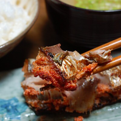 ピリ辛 いわし明太6尾　福岡名物の辛子明太子をイワシに詰め込みました(宇美町)【配送不可地域：離島】