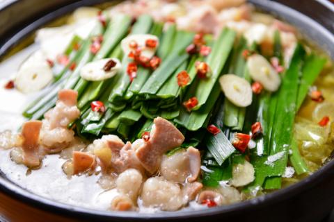 ［まるまるホルモン］もつ鍋 4～6人前【醤油スープ】MA003-1