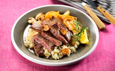 C158.博多和牛ステーキ（約1,000グラム）