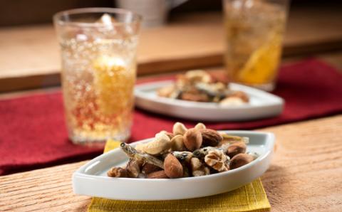 AB452.小魚入り！無塩・素焼きのミックスナッツ1,530g【健康＆骨活！！！】