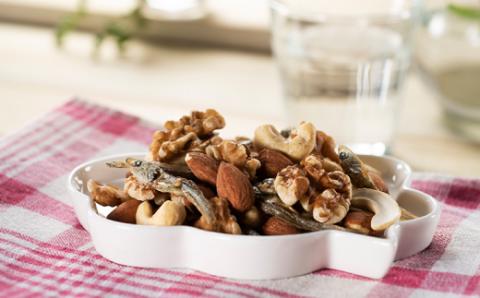 AB452.小魚入り！無塩・素焼きのミックスナッツ1,530g【健康＆骨活！！！】