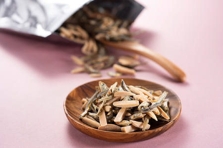 AB454.小魚入り！無塩・素焼きのアーモンド1,200g【健康＆骨活！！！】