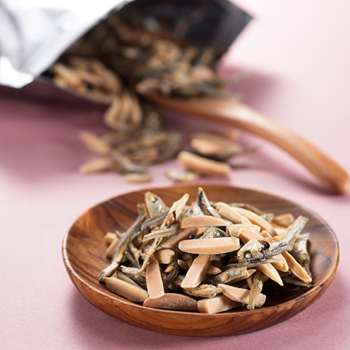 AC278.小魚入り！無塩・素焼きのアーモンド1,200g【健康＆骨活！！！】