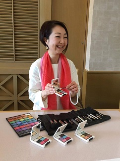 E109.パーソナルカラー診断とメイクアップレッスン（1名様分）