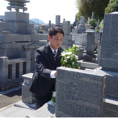 【水巻町のお墓が対象】お墓参り代行サービス(1回)仏花・写真報告書付き