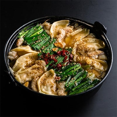 ぶどうの樹の九州産和牛マル腸　博多もつ鍋炊き餃子[2～4人前]【配送不可地域：離島】