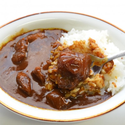 ゴロッ!と入ったコラーゲン牛すじカレー5食セット(岡垣町)