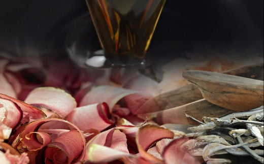 国産牛もつ1kgオーバー！九州醤油もつ鍋 10人前 ホルモン 国産牛 牛小腸 牛ホルモン 牛肉 肉 醤油 まるは醤油 鍋 鍋セット お手軽 博多もつ鍋 冷凍 小分け お取り寄せ グルメ ご当地 人気 国産 九州 福岡 博多 名物 屋台 遠賀町