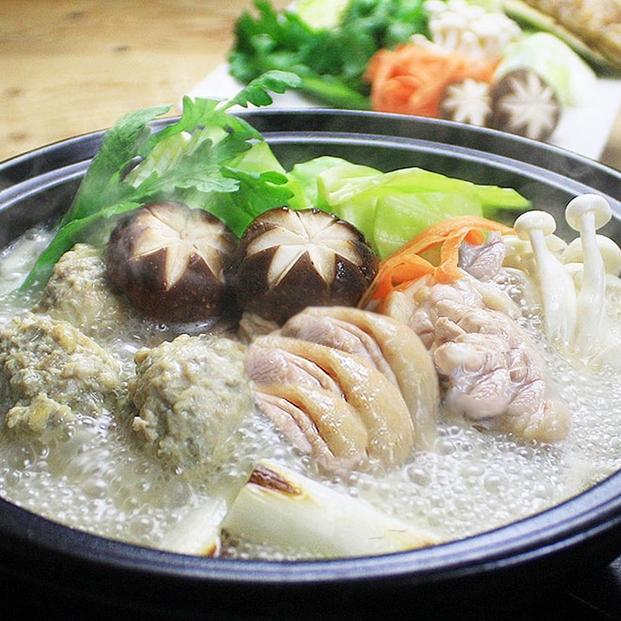 博多鍋セット【6】博多の「人気2大鍋」のセット「九州味噌もつ鍋」と「博多水炊き（切り身）」4～6人前 D26J