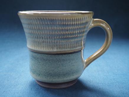 H29 小石原焼藁白釉飛鉋マグカップ（太田熊雄窯）