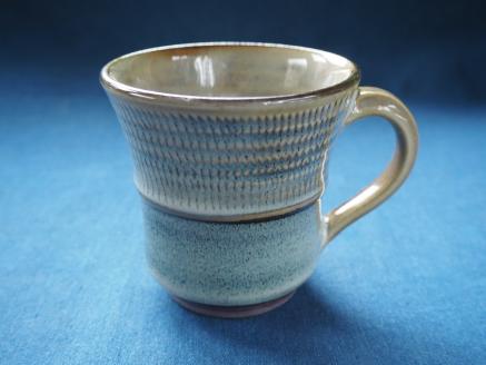 H29 小石原焼藁白釉飛鉋マグカップ（太田熊雄窯）