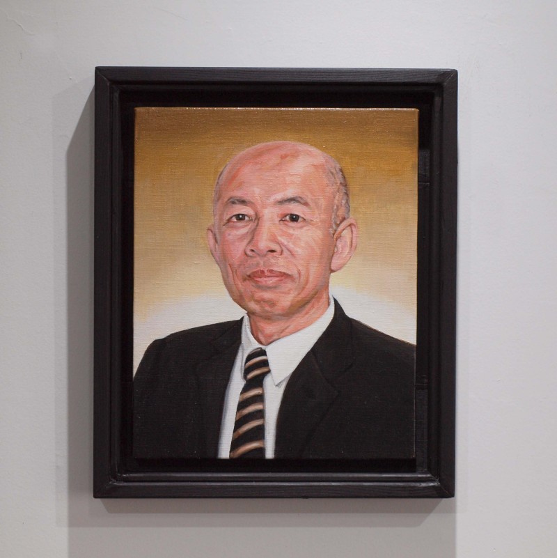 ご遺影を高級感のある油絵で描きます（41×32cm・背景無地）