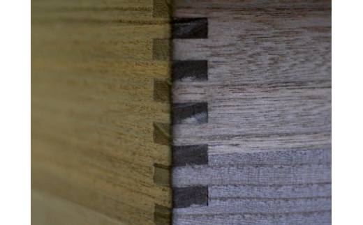 桐たんす専門店より 焼桐衣装箱（二段物） タンスに入らな