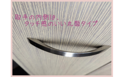 ハンドルも飽きの来ないシンプル形状で本体のローズグレイカラーとの相性もバッチリ