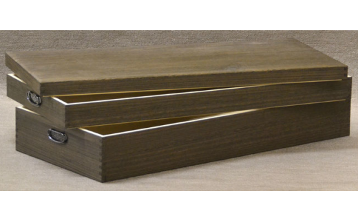 桐たんす専門店より 焼桐衣装箱（二段物） タンスに入らな