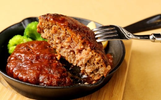 手捏ねにこだわった “ふわぁっふわぁっ” デミグラスハンバーグ