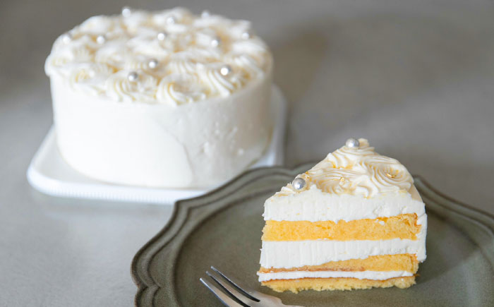 バターケーキ 1ホール 12cm 国産 バタークリームケーキ 吉富町/パンデピス [BGAZ001] ケーキ バターケーキ バタークリーム 手作り 洋菓子 お菓子 菓子 ご褒美 スイーツ デザート おやつ 子供 4号 誕生日 お祝い ギフト おすすめ 人気 お取り寄せ 冷凍 九州 福岡 吉富町 福岡県