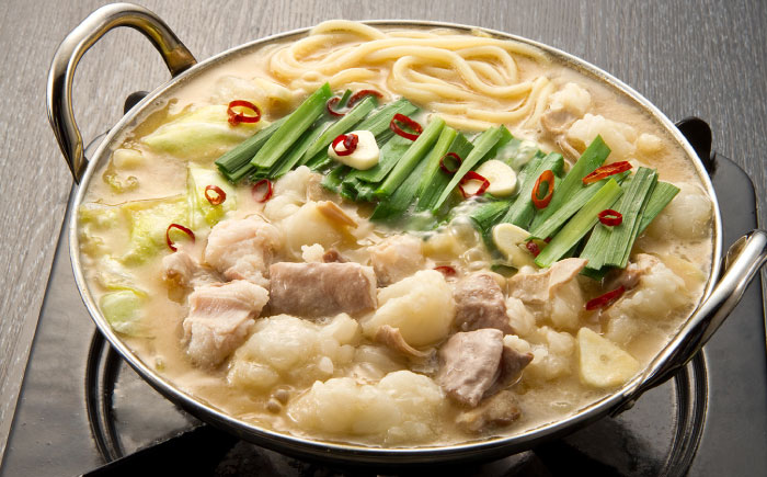 【厳選国産牛使用】博多もつ鍋 みそ味 2-3人前 吉富町/博多の味本舗 [BGAI022]