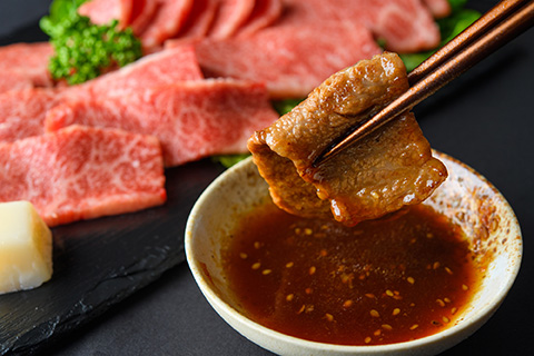 【A4～A5】 博多和牛 焼肉用 1kg(500g×2p) 吉富町/株式会社MEAT PLUS [BGAB033] 肉 牛肉 牛 赤身 焼肉 焼き肉 焼肉セット 焼き肉ギフト やきにく BBQ バーベキュー ギフト 冷凍 国産 人気 おすすめ お取り寄せ 福岡県