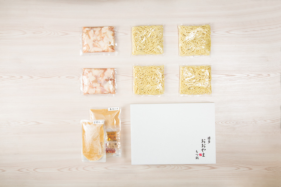 「おおやま」博多もつ鍋(みそ味/4人前) 吉富町/株式会社吉浦コーポレーション [BGAD018] 味噌味 みそ スープ モツ鍋 もつ モツ ホルモン 福岡 博多 本場 冷凍 福岡県