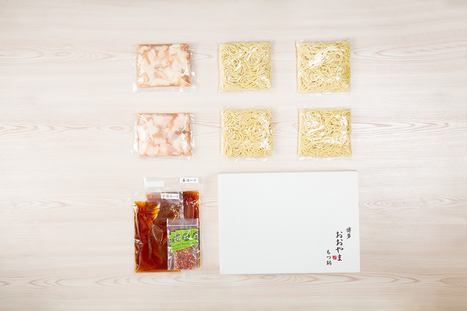 「おおやま」博多もつ鍋(しょうゆ味/4人前) 吉富町/株式会社吉浦コーポレーション [BGAD021] 醤油味 醤油 スープ モツ鍋 もつ モツ ホルモン 福岡 博多 本場 冷凍 福岡県