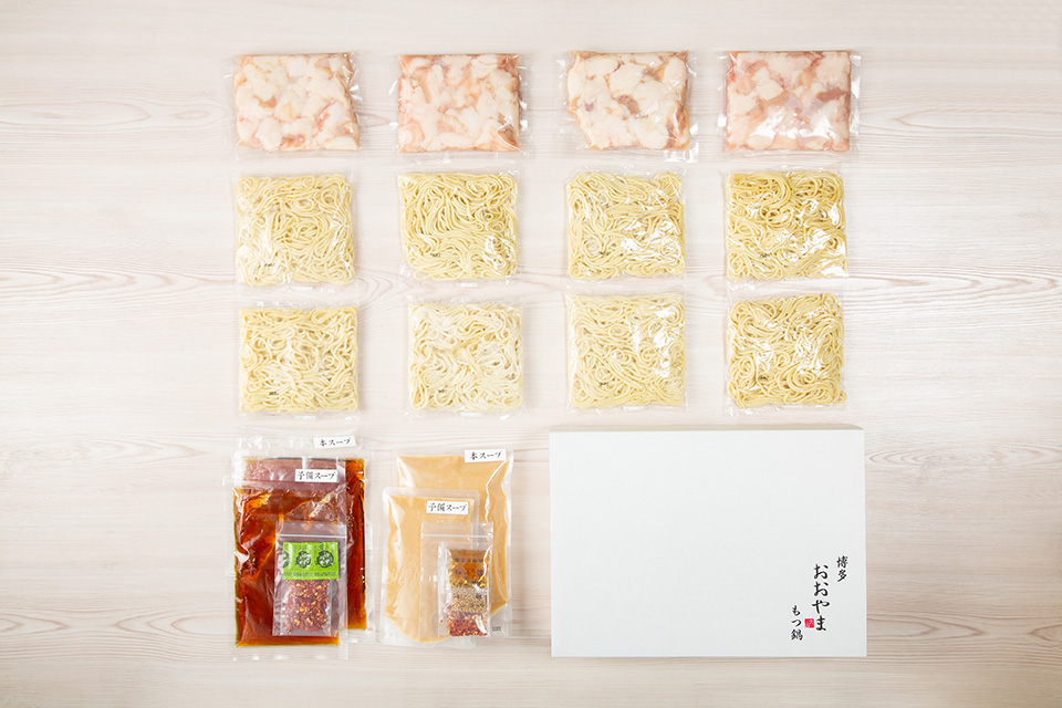 「おおやま」博多もつ鍋(みそ味・しょうゆ味/各4人前) 吉富町/株式会社吉浦コーポレーション [BGAD024] 醤油味 醤油 味噌味 味噌 スープ モツ鍋 もつ モツ ホルモン 福岡 博多 本場 冷凍 福岡県