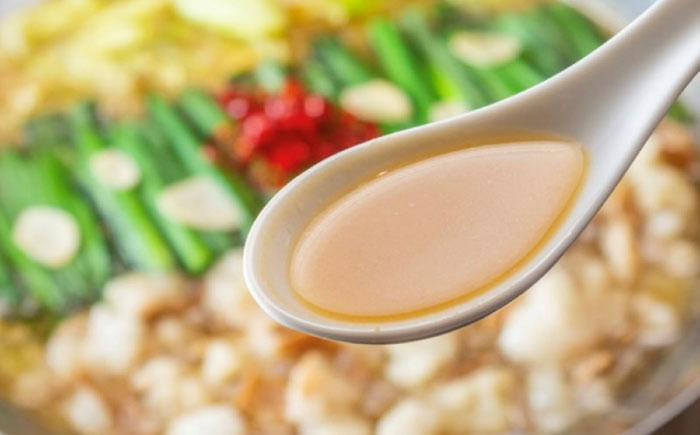 「上田商店」工場直販 もつ鍋(醤油・白味噌/各4-5人前) 吉富町/株式会社吉浦コーポレーション [BGAD058]