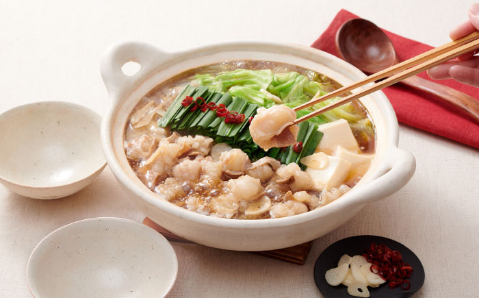 博多もつ鍋セット あごだし醤油味 4人前 吉富町/(株)やまやコミュニケーションズ [BGAH025] 鍋セット モツ鍋 簡単調理 国産 牛モツ もつ 大ぶり 醤油 しょうゆ味 醤油味 スープ 濃縮 グルメ 福岡 福岡県