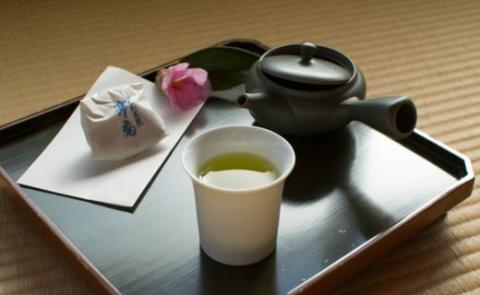 麦焼酎 「藏内邸」1本 + 銘菓「寒菊」2袋 セット《築上町》【株式会社 ついきプロヴァンス】 [ABAN002]