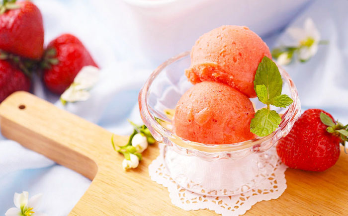 【採れたて】【2026年4月以降発送】福岡産 濃厚 あまおう ジェラート 1000ml 《築上町》【南国フルーツ株式会社】アイス スイーツ イチゴ 苺 いちご [ABET005]