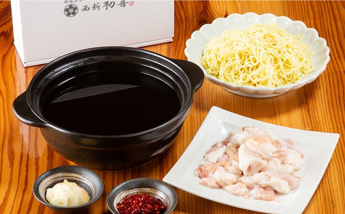 【九州銘柄産 黒毛和牛】博多もつ鍋 西新初喜のもつ鍋セット 醤油味2～3人前(野菜なし)【離島配送不可】《築上町》【西新初喜】 [ABDA001]