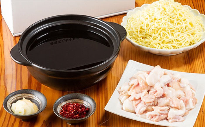 【九州銘柄産 黒毛和牛】博多もつ鍋 西新初喜のもつ鍋セット 醤油味4?6人前(野菜なし) 【離島配送不可】《築上町》【西新初喜】 [ABDA003]