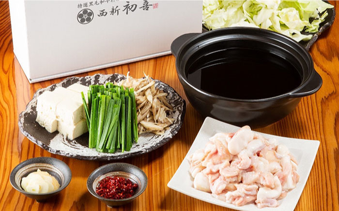 【九州銘柄産 黒毛和牛】博多もつ鍋 西新初喜のもつ鍋セット 醤油味4?6人前(野菜あり) 【離島配送不可】《築上町》【西新初喜】 [ABDA004]