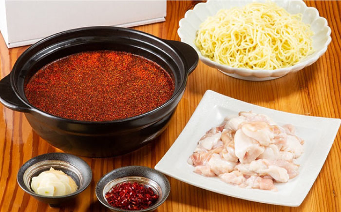 【九州銘柄産 黒毛和牛】博多もつ鍋 西新初喜のもつ鍋セット 辛味2～3人前(野菜なし) 【離島配送不可】《築上町》【西新初喜】 [ABDA009]