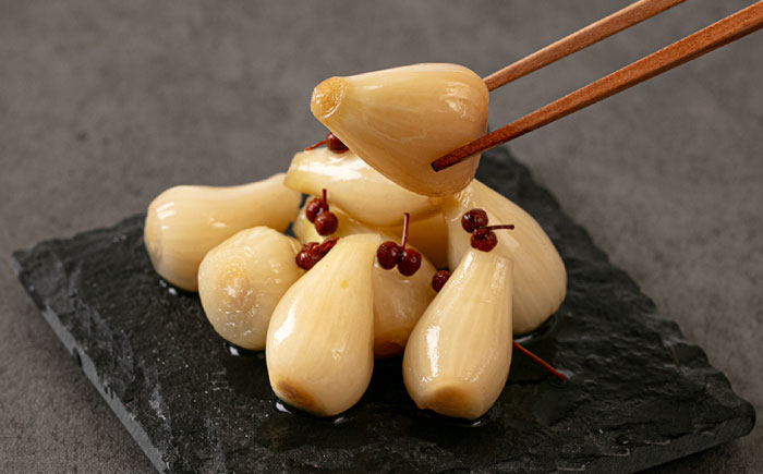 【2026年7月中旬以降順次発送】らっきょう 1.5kg（唐辛子750g・山椒750g）《築上町》【寒田おふくろ漬本舗】 [ABDO005]