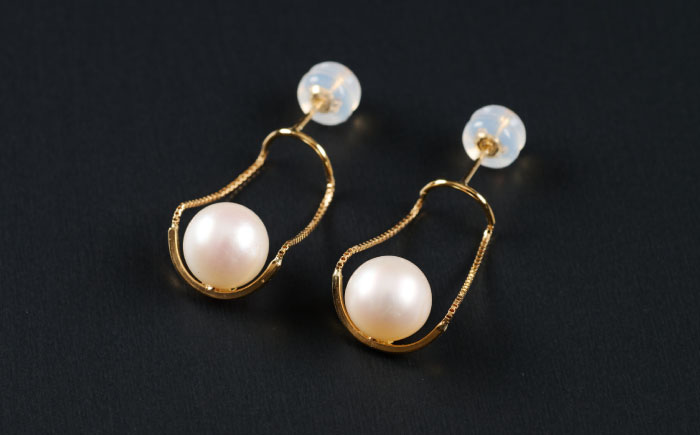ちょっと揺れが素敵！艶々7.5mm アコヤ真珠デザインピアス（ケース付き） / アクセサリー / 佐賀県 [41AAAA020]