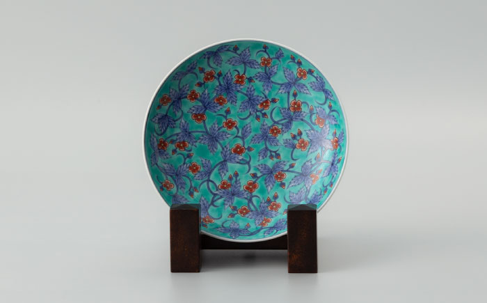 【有田焼】重要無形文化財 色鍋島草花更紗文高台皿 / 佐賀県 / 今右衛門焼佐賀店有銘堂 [41AAAY004]