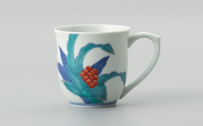 【有田焼】重要無形文化財 マグカップ  万年青絵  / 佐賀県 / 今右衛門焼佐賀店有銘堂 [41AAAY016]