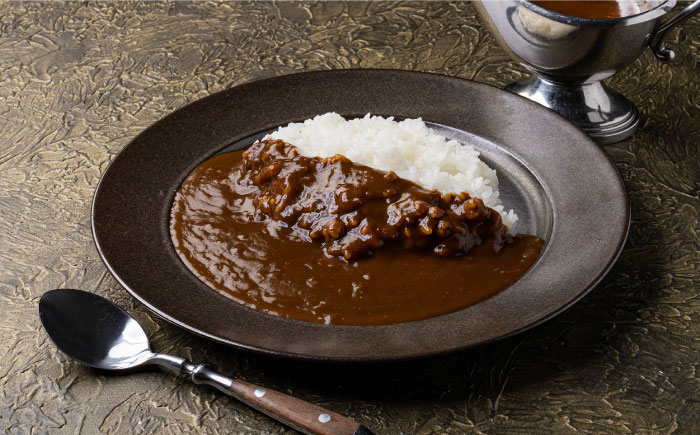 半世紀以上続く名店の味「アムールレトルトカリー」30箱入り / レトルト / 佐賀県 / 旬菜舎さと山 [41AABM046]