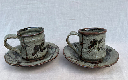 【唐津焼】【1品限り・木箱入り】絵唐津松竹梅文2客組コーヒー椀皿（コーヒーカップ） / 佐賀県 / 太兵衛窯 [41ADBR037]