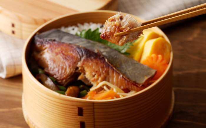 かつおのおかず干物 30切れセット（みりん・塩・薬膳） / 惣菜 / 佐賀県 / 丸福水産 [41AOCS007]